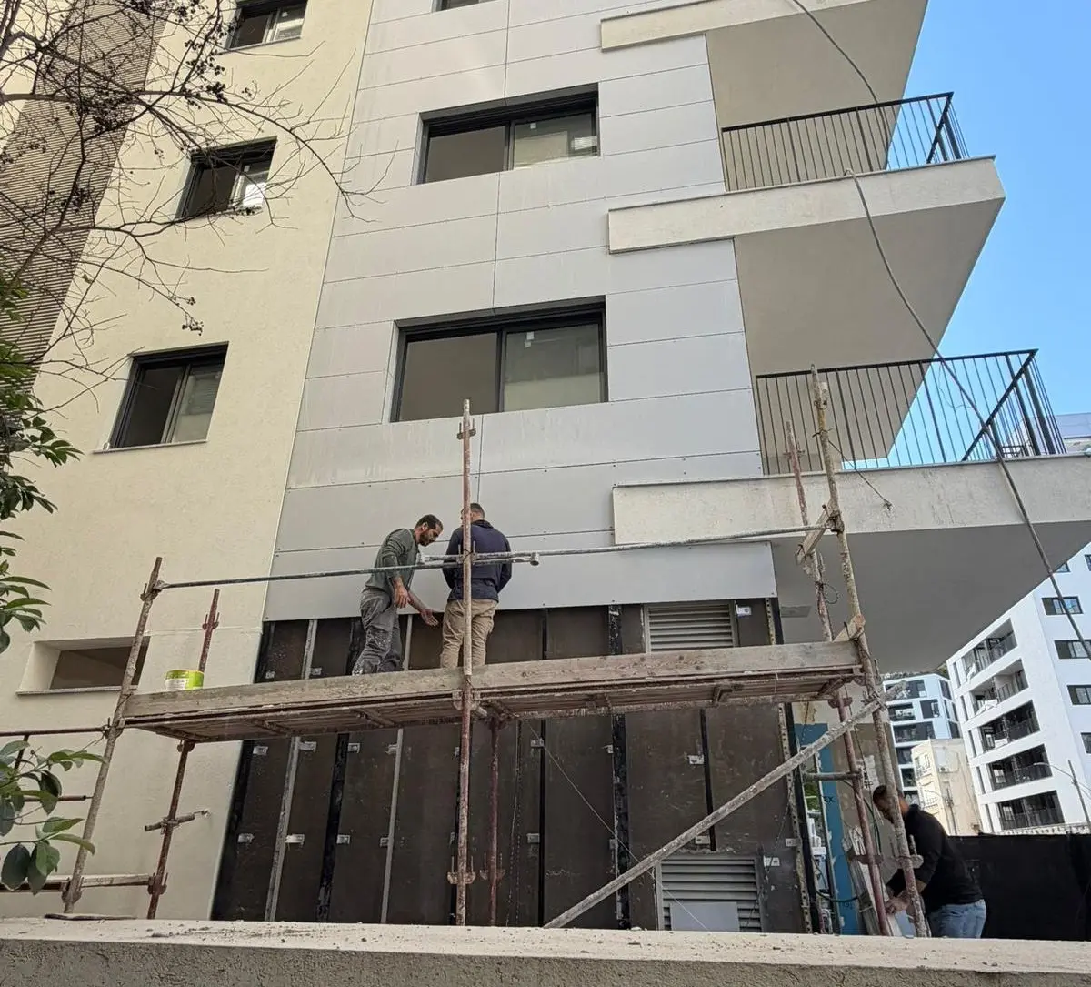 התקנת לוחות HPL וחיפויים דקורטיביים